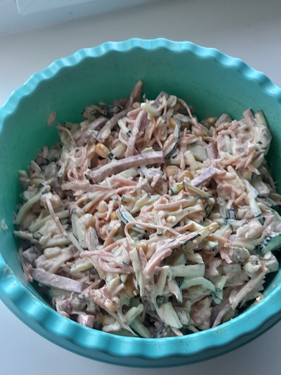 Салат с сухариками: вкусное лакомство, которое понравится всем!