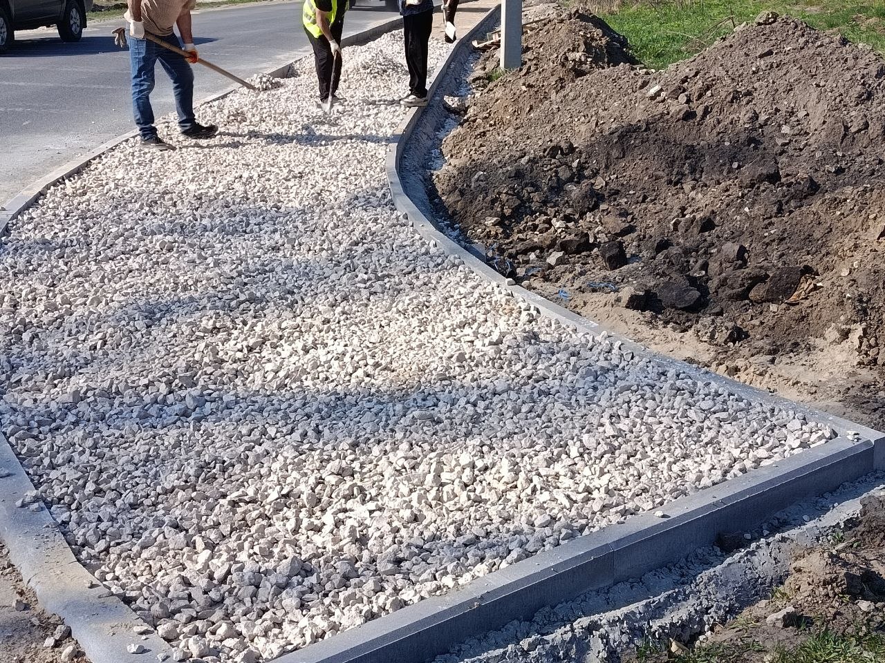 В Юрьевце стартовали работы на участке автодороги, который пешеходы много лет старались избегать, а водители проезжали "затая дыхание", особенно в темное время суток В Юрьевце стартовали работы на участке автодороги, который пешеходы много лет старались избегать, а водители проезжали "затая дыхание", особенно в темное время суток