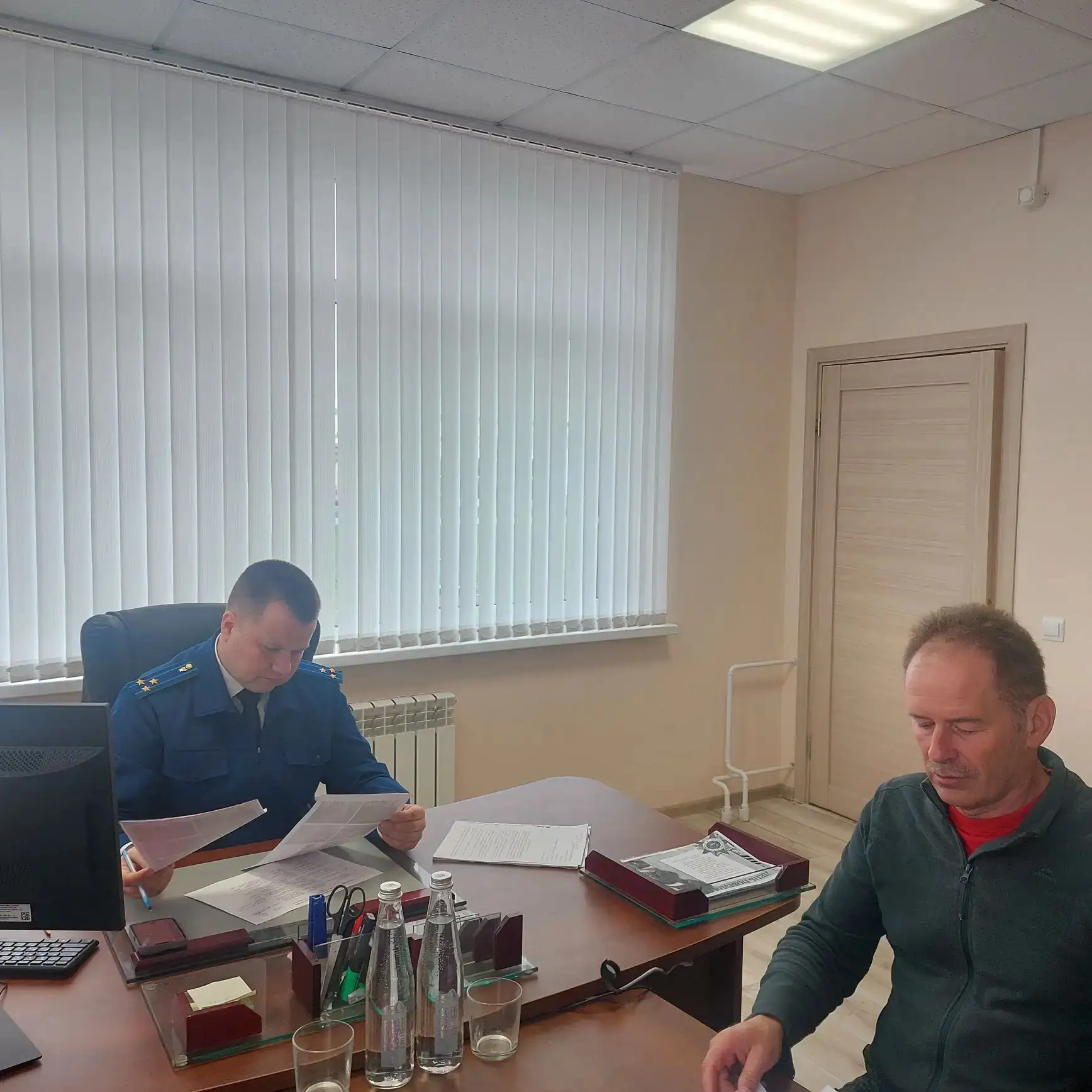Заместитель прокурора области Антон Жуков провел личный приём граждан в городе Суздале Заместитель прокурора области Антон Жуков провел личный приём граждан в городе Суздале