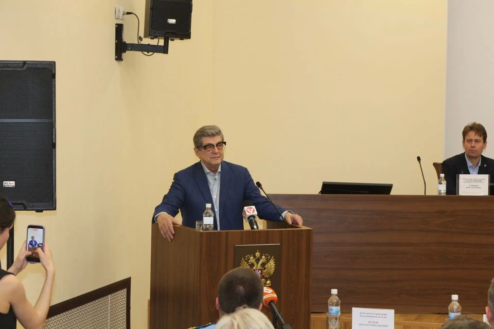 В прокуратуре Владимирской области состоялась презентация книги Олега Пленкина В прокуратуре Владимирской области состоялась презентация книги Олега Пленкина