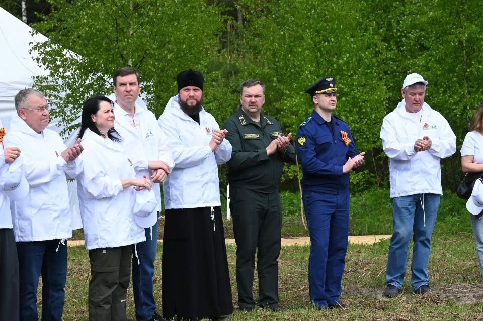 Гусь-Хрустальный межрайонный прокурор Евгений Рыгалов принял участие в акции «Сад памяти» Гусь-Хрустальный межрайонный прокурор Евгений Рыгалов принял участие в акции «Сад памяти»