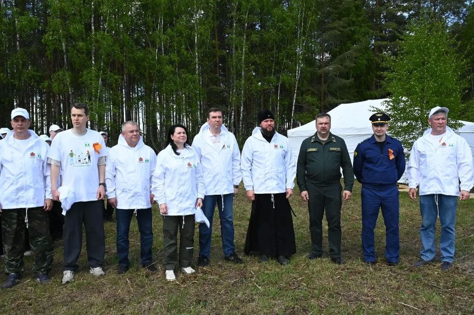 Гусь-Хрустальный межрайонный прокурор Евгений Рыгалов принял участие в акции «Сад памяти»
