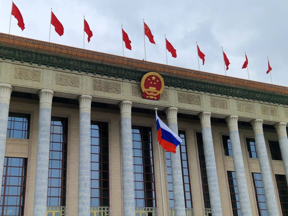 Российские журналисты собираются у Дворца Народных собраний Российские журналисты собираются у Дворца Народных собраний