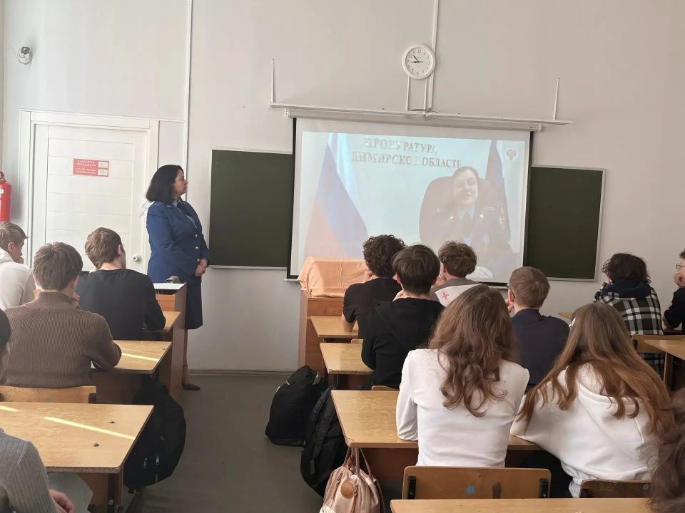 В Меленках помощник прокурора района Евгения Назарова рассказала школьникам об ответственности несовершеннолетних В Меленках помощник прокурора района Евгения Назарова рассказала школьникам об ответственности несовершеннолетних