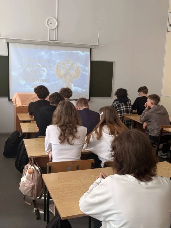 В Меленках помощник прокурора района Евгения Назарова рассказала школьникам об ответственности несовершеннолетних В Меленках помощник прокурора района Евгения Назарова рассказала школьникам об ответственности несовершеннолетних