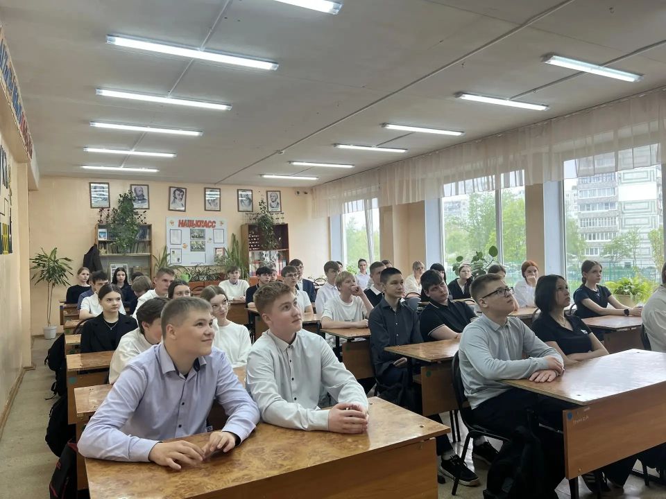 Старший помощник Вязниковского межрайонного прокурора Роман Рыбаков выступил с лекцией перед школьниками Старший помощник Вязниковского межрайонного прокурора Роман Рыбаков выступил с лекцией перед школьниками