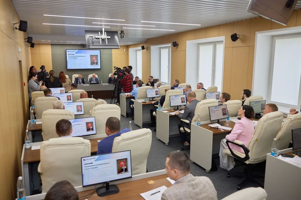 Заместитель председателя Законодательного Собрания Владимирской области Дмитрий Рожков принял участие в заседании Совета народных депутатов XXIX созыва, в ходе которого состоялись выборы главы областного центра Заместитель председателя Законодательного Собрания Владимирской области Дмитрий Рожков принял участие в заседании Совета народных депутатов XXIX созыва, в ходе которого состоялись выборы главы областного центра