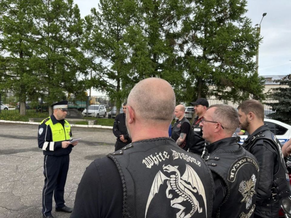 В Коврове госавтоинспекторы провели профилактическое мероприятие с представителями городских мотосообществ В Коврове госавтоинспекторы провели профилактическое мероприятие с представителями городских мотосообществ