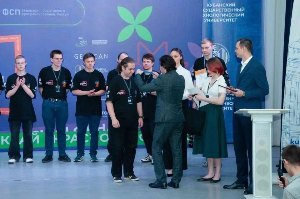 Серебряная медаль и место в сборной России — таков итог выступления Никиты Позднякова на финале Кубка России по спортивному программированию! Серебряная медаль и место в сборной России — таков итог выступления Никиты Позднякова на финале Кубка России по спортивному программированию!