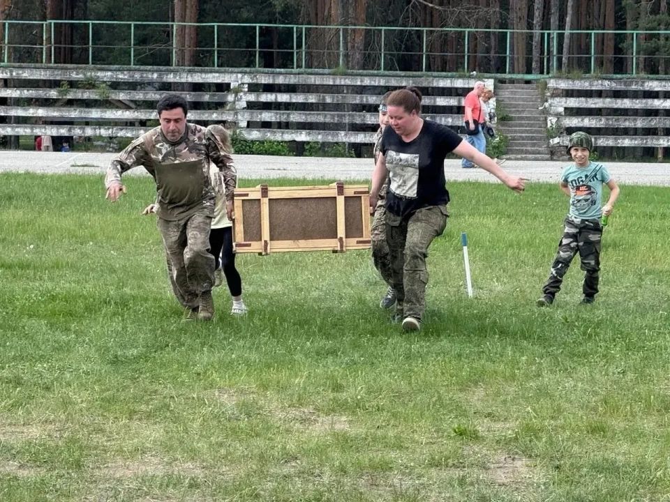Семья из Владимира завоевала золото на региональной «Семейной зарнице»! Семья из Владимира завоевала золото на региональной «Семейной зарнице»!