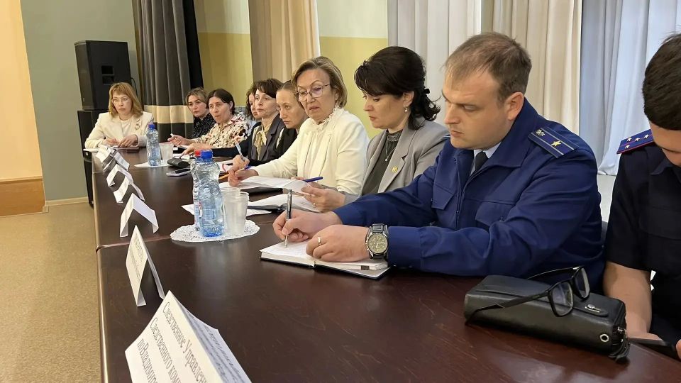 Старший помощник прокурора Камешковского района Вячеслав Егоров принял участие в «Правовом поезде» Старший помощник прокурора Камешковского района Вячеслав Егоров принял участие в «Правовом поезде»