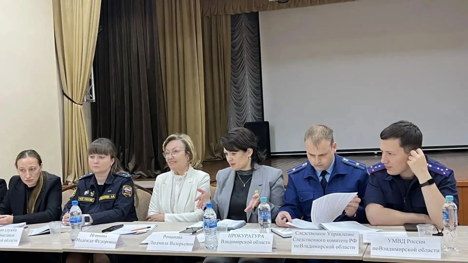 Старший помощник прокурора Камешковского района Вячеслав Егоров принял участие в «Правовом поезде» Старший помощник прокурора Камешковского района Вячеслав Егоров принял участие в «Правовом поезде»