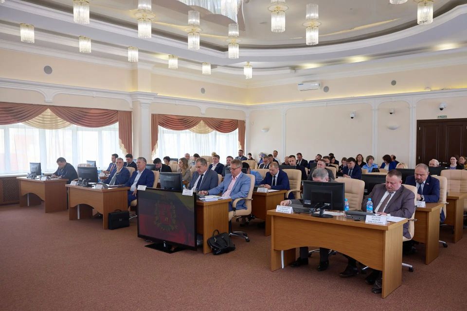 На очередном заседании Законодательного Собрания Владимирской области депутаты рассмотрели и поддержали изменения в главный финансовый документ региона на 2026-2028 годы На очередном заседании Законодательного Собрания Владимирской области депутаты рассмотрели и поддержали изменения в главный финансовый документ региона на 2026-2028 годы