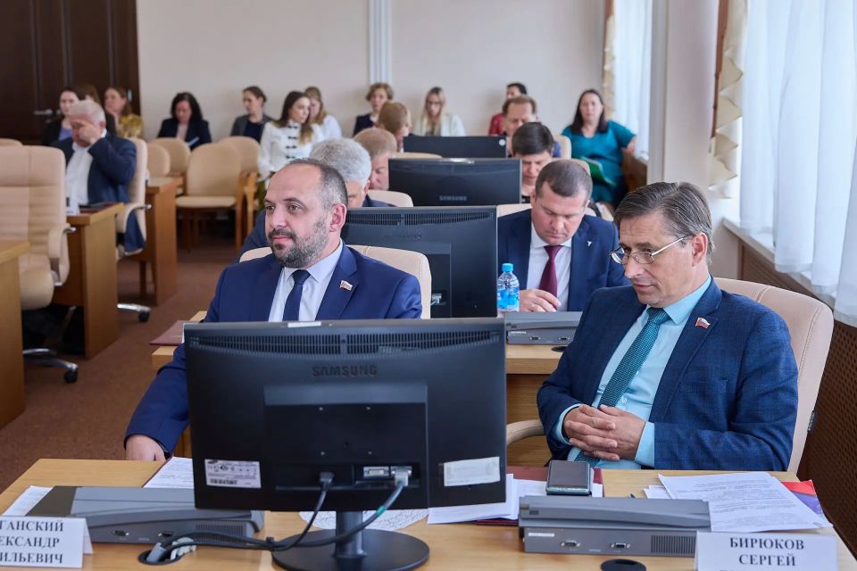 На очередном заседании Законодательного Собрания Владимирской области депутаты рассмотрели и поддержали изменения в главный финансовый документ региона на 2026-2028 годы На очередном заседании Законодательного Собрания Владимирской области депутаты рассмотрели и поддержали изменения в главный финансовый документ региона на 2026-2028 годы
