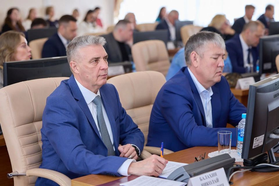 На очередном заседании Законодательного Собрания Владимирской области депутаты рассмотрели и поддержали изменения в главный финансовый документ региона на 2026-2028 годы На очередном заседании Законодательного Собрания Владимирской области депутаты рассмотрели и поддержали изменения в главный финансовый документ региона на 2026-2028 годы