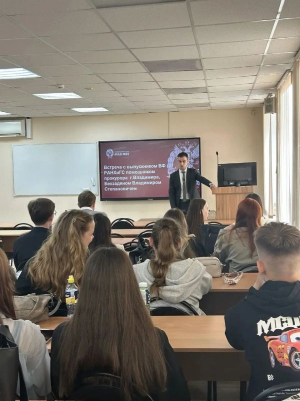 Помощник прокурора города Владимира Владимир Бекзадян рассказал будущим юристам о службе в надзорном ведомстве Помощник прокурора города Владимира Владимир Бекзадян рассказал будущим юристам о службе в надзорном ведомстве