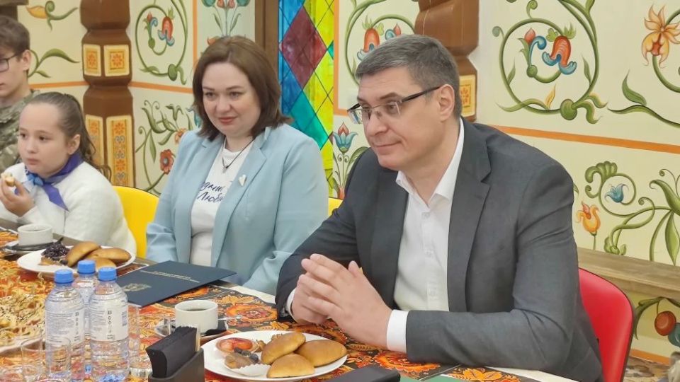 Александр Авдеев: В День защиты детей встретился с активом «Движения первых» Александр Авдеев: В День защиты детей встретился с активом «Движения первых»