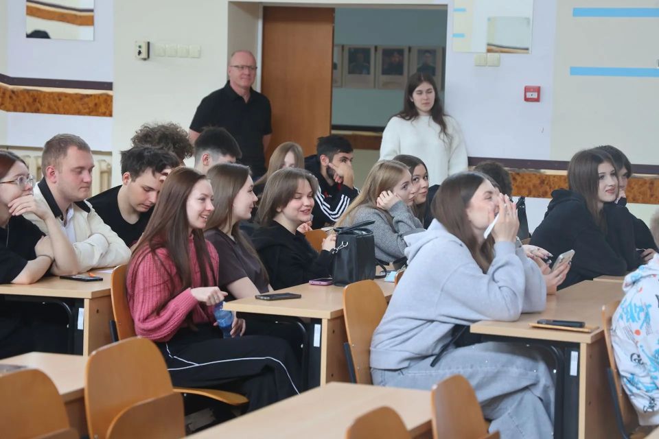 Учебно-методический центр военно-патриотического воспитания молодежи «Авангард» Владимирской области провел в рамках нацпроекта «Молодежь и дети» прикладной мастер-класс по управлению беспилотными летательными аппаратами для... Учебно-методический центр военно-патриотического воспитания молодежи «Авангард» Владимирской области провел в рамках нацпроекта «Молодежь и дети» прикладной мастер-класс по управлению беспилотными летательными аппаратами для...
