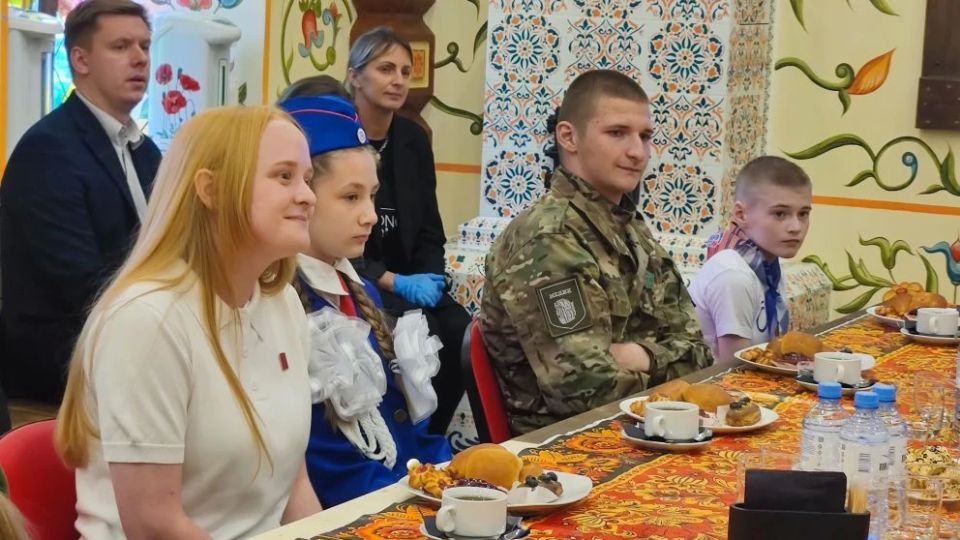 Александр Авдеев: В День защиты детей встретился с активом «Движения первых» Александр Авдеев: В День защиты детей встретился с активом «Движения первых»