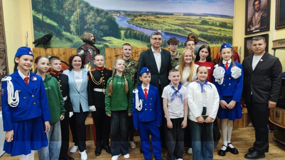 Александр Авдеев: В День защиты детей встретился с активом «Движения первых»