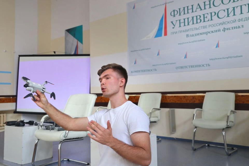Учебно-методический центр военно-патриотического воспитания молодежи «Авангард» Владимирской области провел в рамках нацпроекта «Молодежь и дети» прикладной мастер-класс по управлению беспилотными летательными аппаратами для... Учебно-методический центр военно-патриотического воспитания молодежи «Авангард» Владимирской области провел в рамках нацпроекта «Молодежь и дети» прикладной мастер-класс по управлению беспилотными летательными аппаратами для...