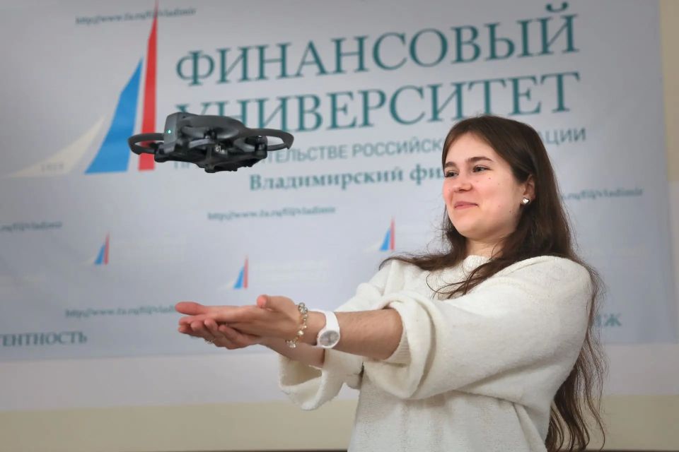 Учебно-методический центр военно-патриотического воспитания молодежи «Авангард» Владимирской области провел в рамках нацпроекта «Молодежь и дети» прикладной мастер-класс по управлению беспилотными летательными аппаратами для... Учебно-методический центр военно-патриотического воспитания молодежи «Авангард» Владимирской области провел в рамках нацпроекта «Молодежь и дети» прикладной мастер-класс по управлению беспилотными летательными аппаратами для...