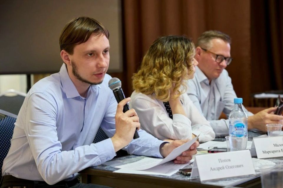 Во Владимирской областной филармонии представители архивов Санкт-Петербурга, Владимирской и Калужской областей обсудили вопросы, посвящённые сохранению исторической памяти о Великой Отечественной войне Во Владимирской областной филармонии представители архивов Санкт-Петербурга, Владимирской и Калужской областей обсудили вопросы, посвящённые сохранению исторической памяти о Великой Отечественной войне