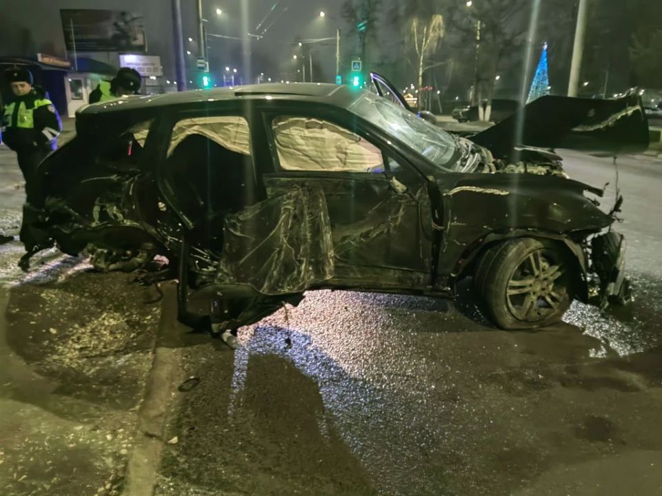 В Коврове прокурор направил в суд уголовное дело в отношении водителя автомобиля «Porshe Cayenne», скрывшегося с места аварии, в которой серьёзно пострадали двое пассажиров В Коврове прокурор направил в суд уголовное дело в отношении водителя автомобиля «Porshe Cayenne», скрывшегося с места аварии, в которой серьёзно пострадали двое пассажиров