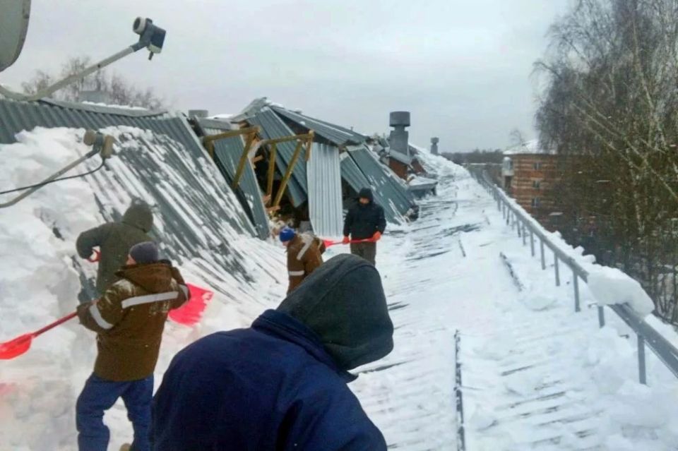 В Струнино завершен ремонт кровли многоквартирного дома, пострадавшей минувшей зимой В Струнино завершен ремонт кровли многоквартирного дома, пострадавшей минувшей зимой
