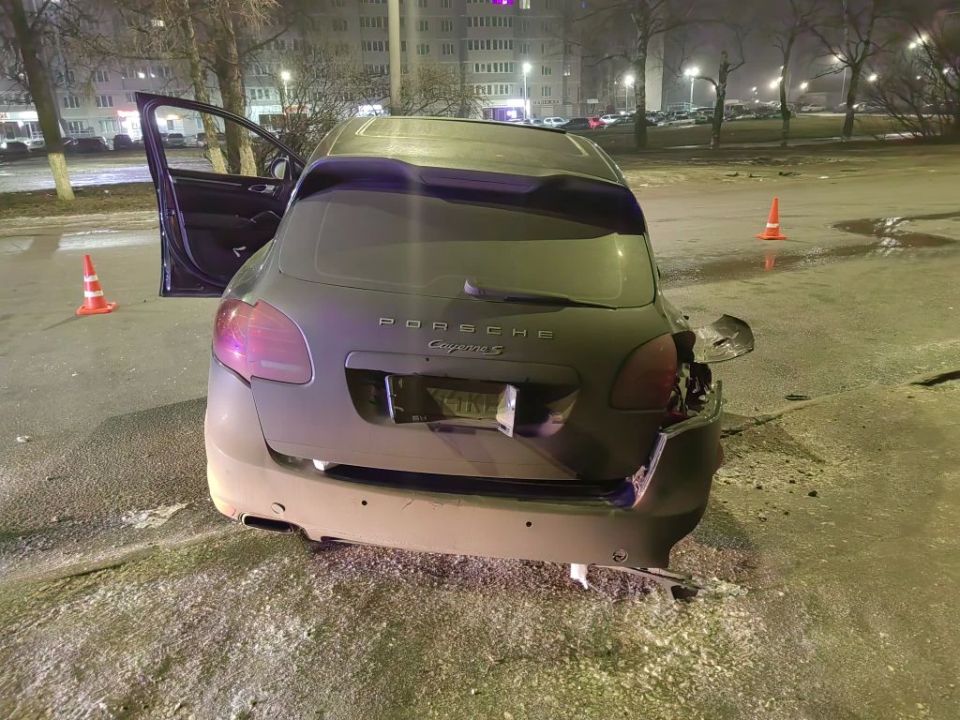 В Коврове прокурор направил в суд уголовное дело в отношении водителя автомобиля «Porshe Cayenne», скрывшегося с места аварии, в которой серьёзно пострадали двое пассажиров В Коврове прокурор направил в суд уголовное дело в отношении водителя автомобиля «Porshe Cayenne», скрывшегося с места аварии, в которой серьёзно пострадали двое пассажиров