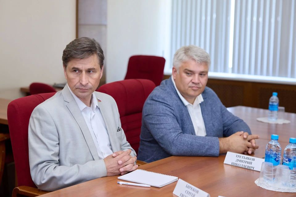 Депутаты Законодательного Собрания Владимирской области и их коллеги из парламента Санкт-Петербурга в режиме ВКС провели «круглый стол» на тему «Брошенные и неиспользуемые автотранспортные средства на городских улицах:... Депутаты Законодательного Собрания Владимирской области и их коллеги из парламента Санкт-Петербурга в режиме ВКС провели «круглый стол» на тему «Брошенные и неиспользуемые автотранспортные средства на городских улицах:...