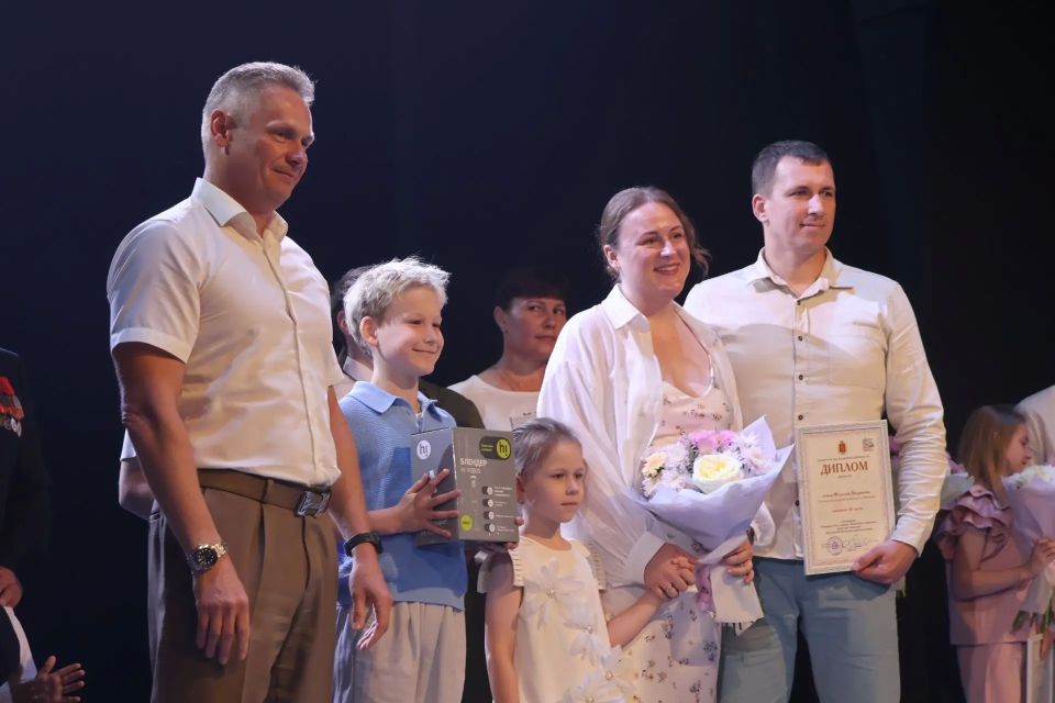 Наградили победителей конкурса «Будущее России воспитывается в семье» Наградили победителей конкурса «Будущее России воспитывается в семье»