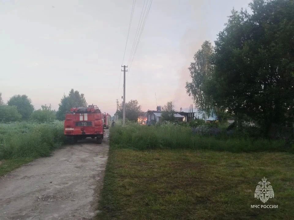 В деревне Анино из-за неисправной электропроводки сгорел дом В деревне Анино из-за неисправной электропроводки сгорел дом