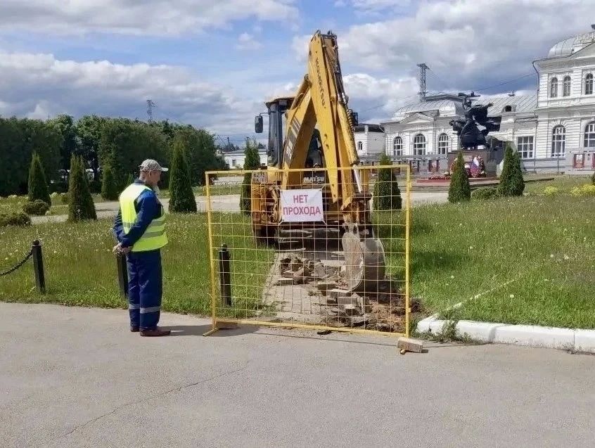 В Александрове идет благоустройство Комсомольской площади В Александрове идет благоустройство Комсомольской площади