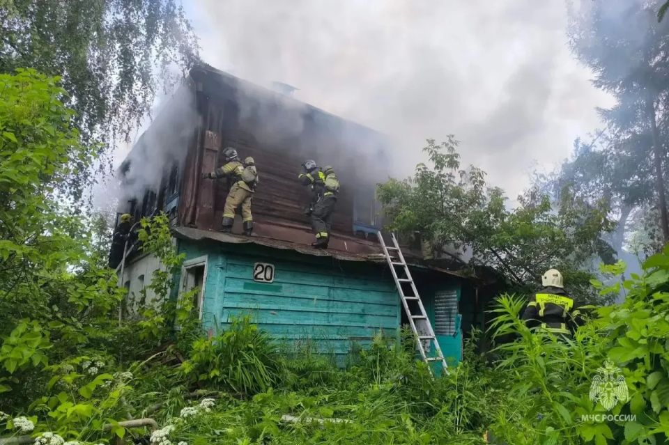Во Владимире произошло возгорание заброшенного двухэтажного дома Во Владимире произошло возгорание заброшенного двухэтажного дома