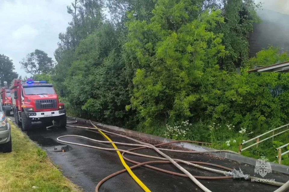 Во Владимире произошло возгорание заброшенного двухэтажного дома Во Владимире произошло возгорание заброшенного двухэтажного дома