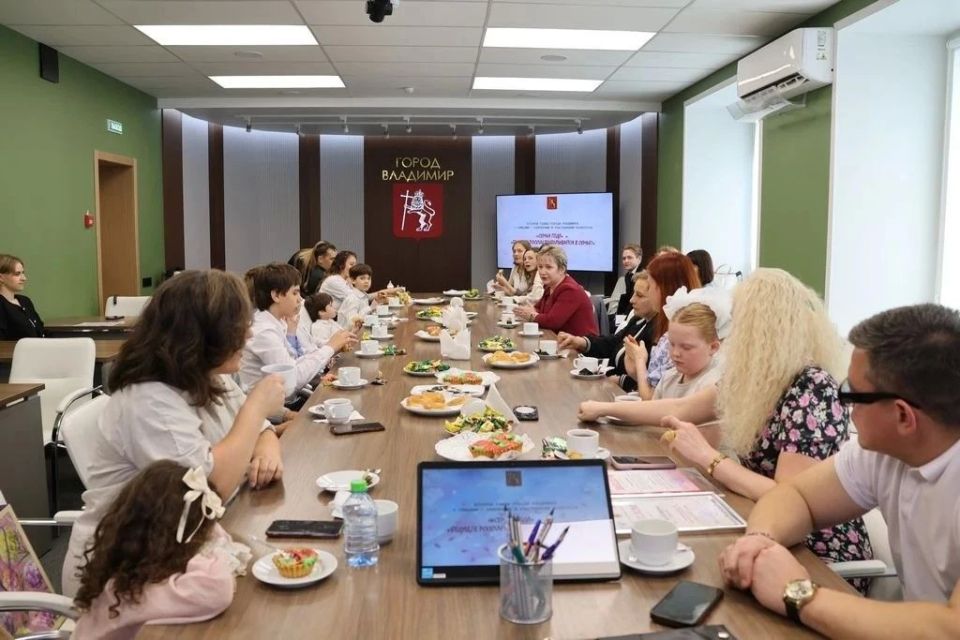 Сегодня во Владимире чествовали лучшие семьи региона! Сегодня во Владимире чествовали лучшие семьи региона!