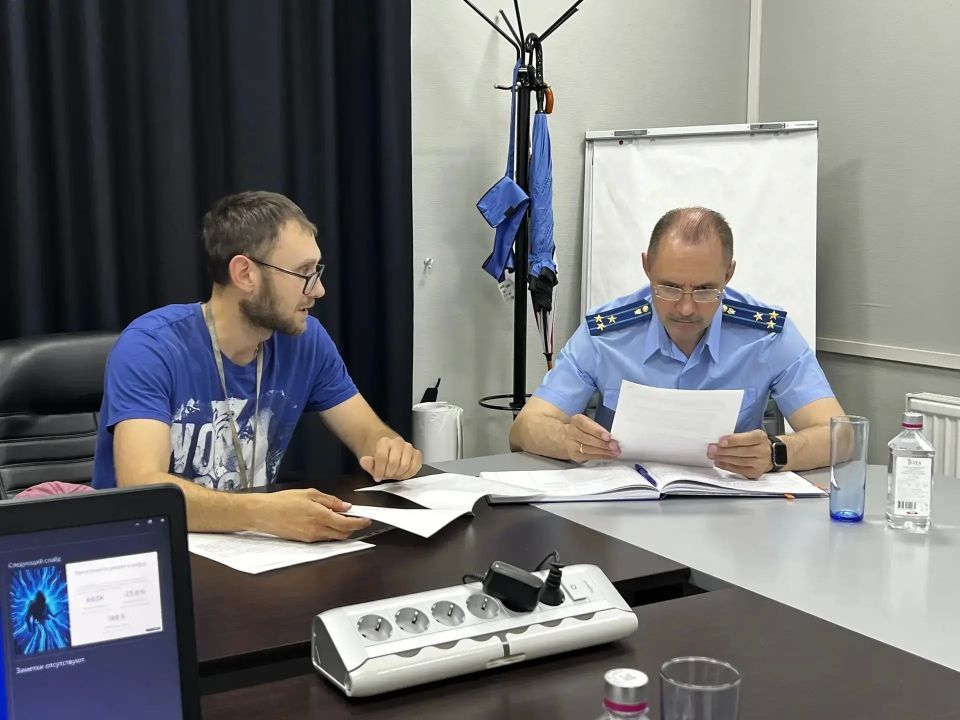 Собинский межрайонный прокурор Андрей Широких встретился с руководством и трудовым коллективом НПАО «ДеХес» Собинский межрайонный прокурор Андрей Широких встретился с руководством и трудовым коллективом НПАО «ДеХес»