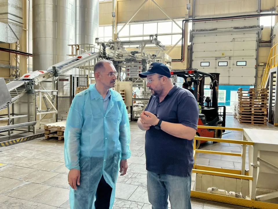 Собинский межрайонный прокурор Андрей Широких встретился с руководством и трудовым коллективом НПАО «ДеХес» Собинский межрайонный прокурор Андрей Широких встретился с руководством и трудовым коллективом НПАО «ДеХес»