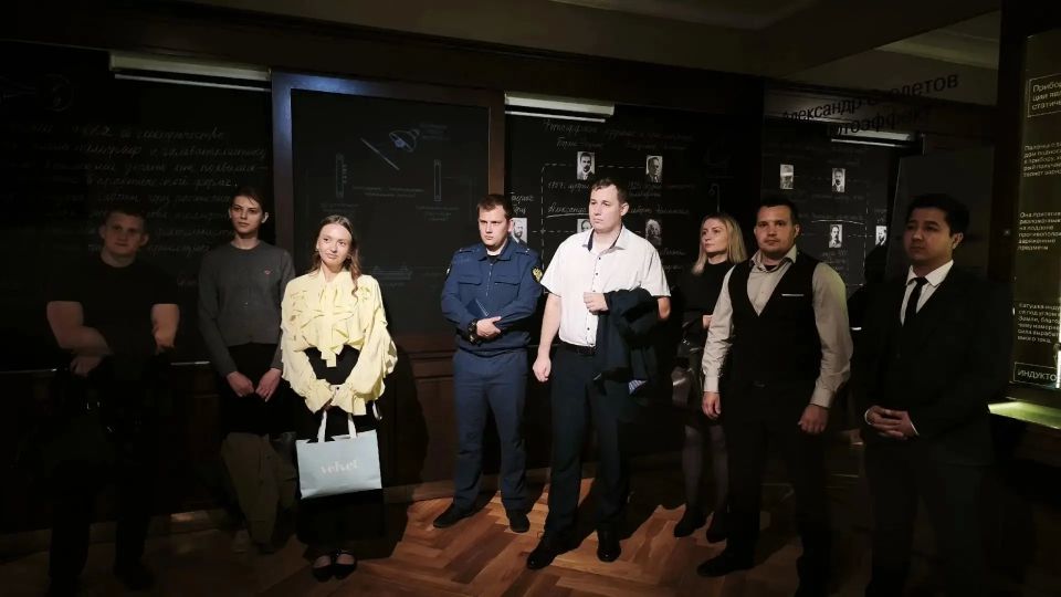 В прокуратуре региона организована встреча молодых специалистов надзорного ведомства с ветераном СВО Романом Хандовым В прокуратуре региона организована встреча молодых специалистов надзорного ведомства с ветераном СВО Романом Хандовым