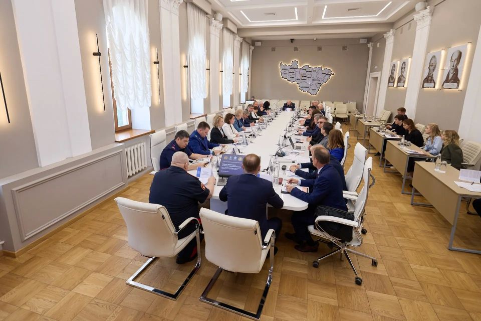 Ольга Хохлова приняла участие в круглом столе, посвященном памяти судьи Андрея Бондаря Ольга Хохлова приняла участие в круглом столе, посвященном памяти судьи Андрея Бондаря