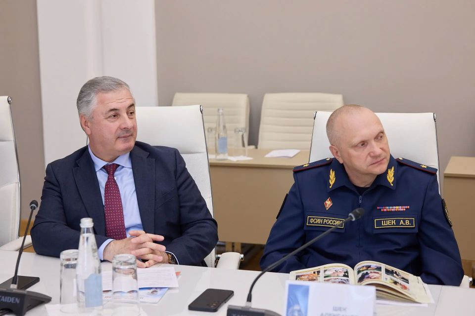 Ольга Хохлова приняла участие в круглом столе, посвященном памяти судьи Андрея Бондаря Ольга Хохлова приняла участие в круглом столе, посвященном памяти судьи Андрея Бондаря