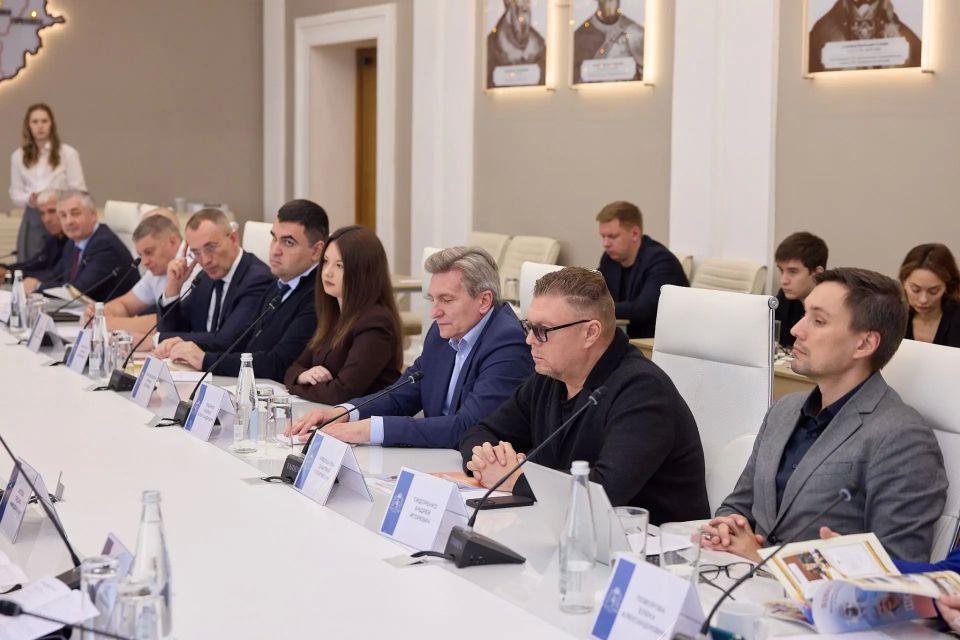Ольга Хохлова приняла участие в круглом столе, посвященном памяти судьи Андрея Бондаря Ольга Хохлова приняла участие в круглом столе, посвященном памяти судьи Андрея Бондаря