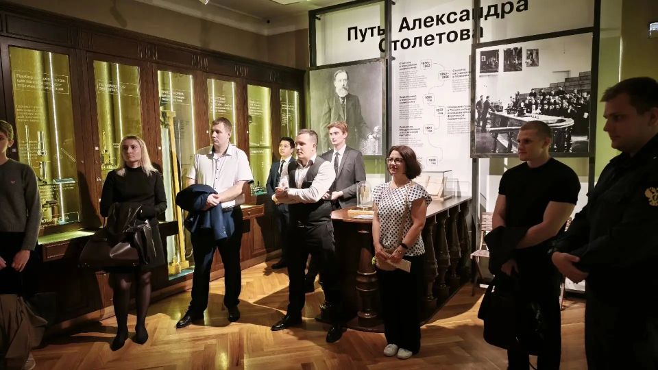 В прокуратуре региона организована встреча молодых специалистов надзорного ведомства с ветераном СВО Романом Хандовым В прокуратуре региона организована встреча молодых специалистов надзорного ведомства с ветераном СВО Романом Хандовым