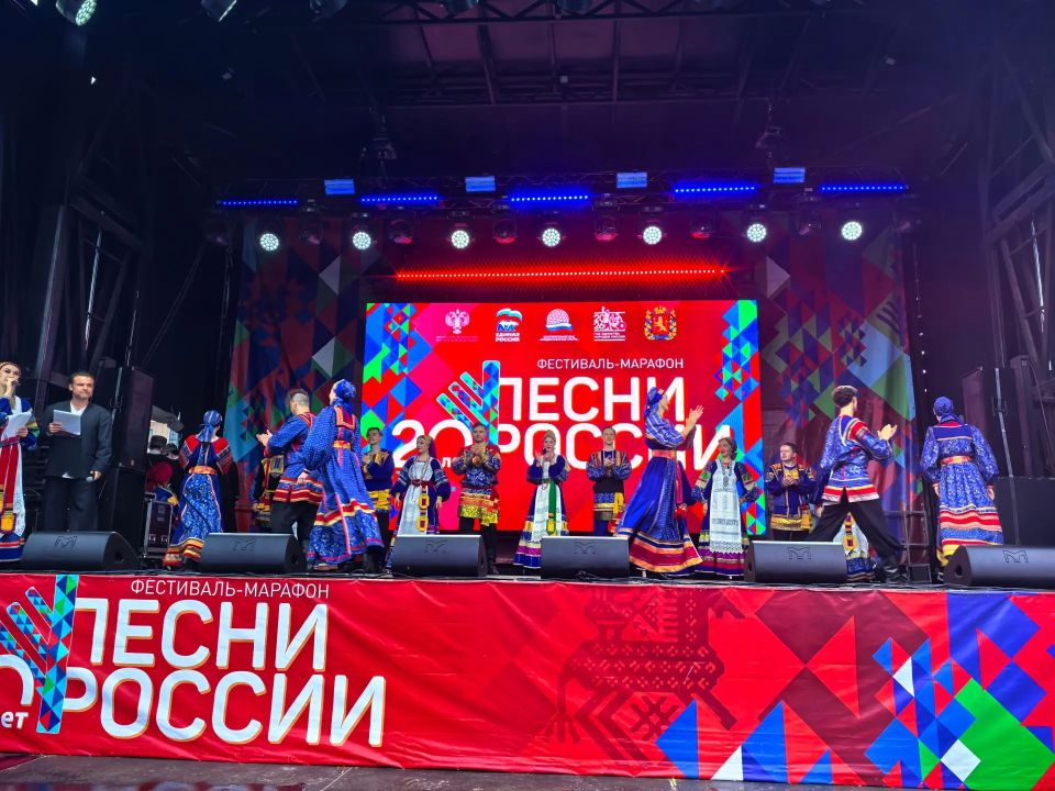 В Коврове на площадке мотодрома ярко и звучно прошёл концерт марафона «Песни России» Он стал настоящим праздником народной музыки и любви к родной земле В Коврове на площадке мотодрома ярко и звучно прошёл концерт марафона «Песни России» Он стал настоящим праздником народной музыки и любви к родной земле