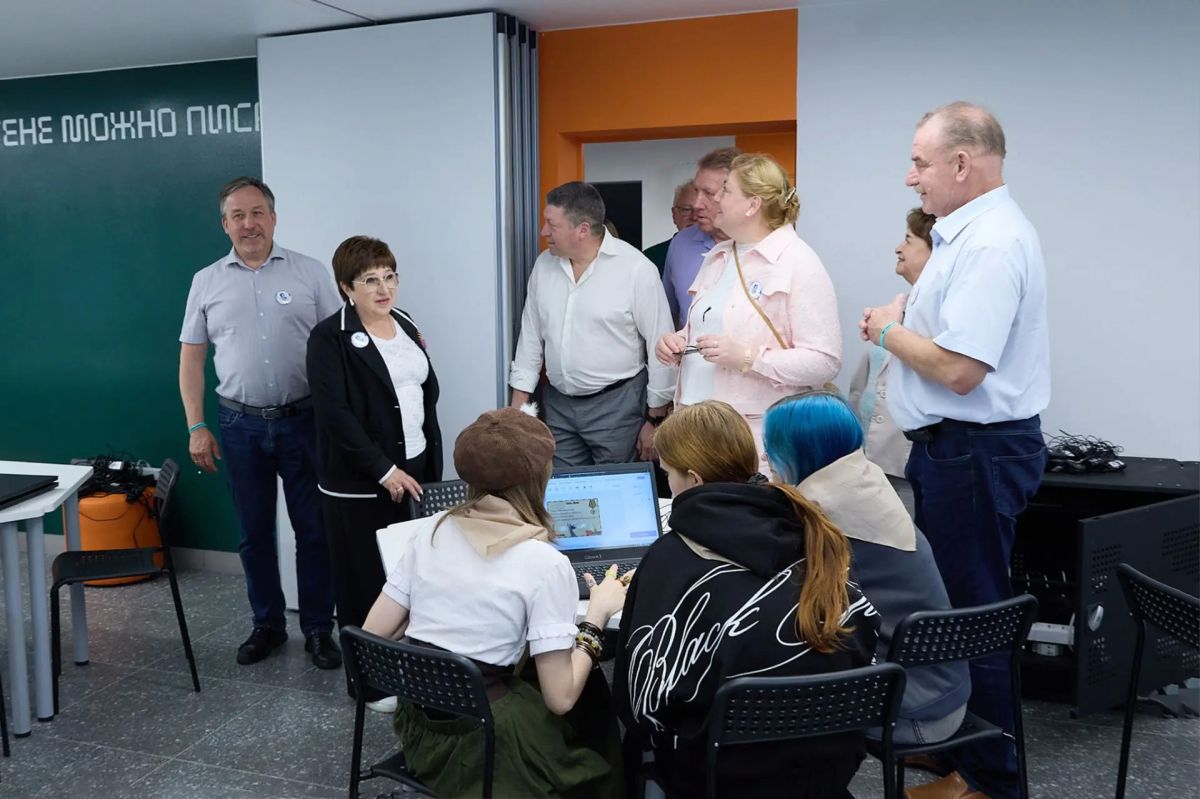 Председатель Законодательного Собрания Владимирской области Ольга Хохлова провела встречу с делегацией Ивановской областной Думы, в рамках которой для гостей была организована ознакомительная поездка в детский... Председатель Законодательного Собрания Владимирской области Ольга Хохлова провела встречу с делегацией Ивановской областной Думы, в рамках которой для гостей была организована ознакомительная поездка в детский...