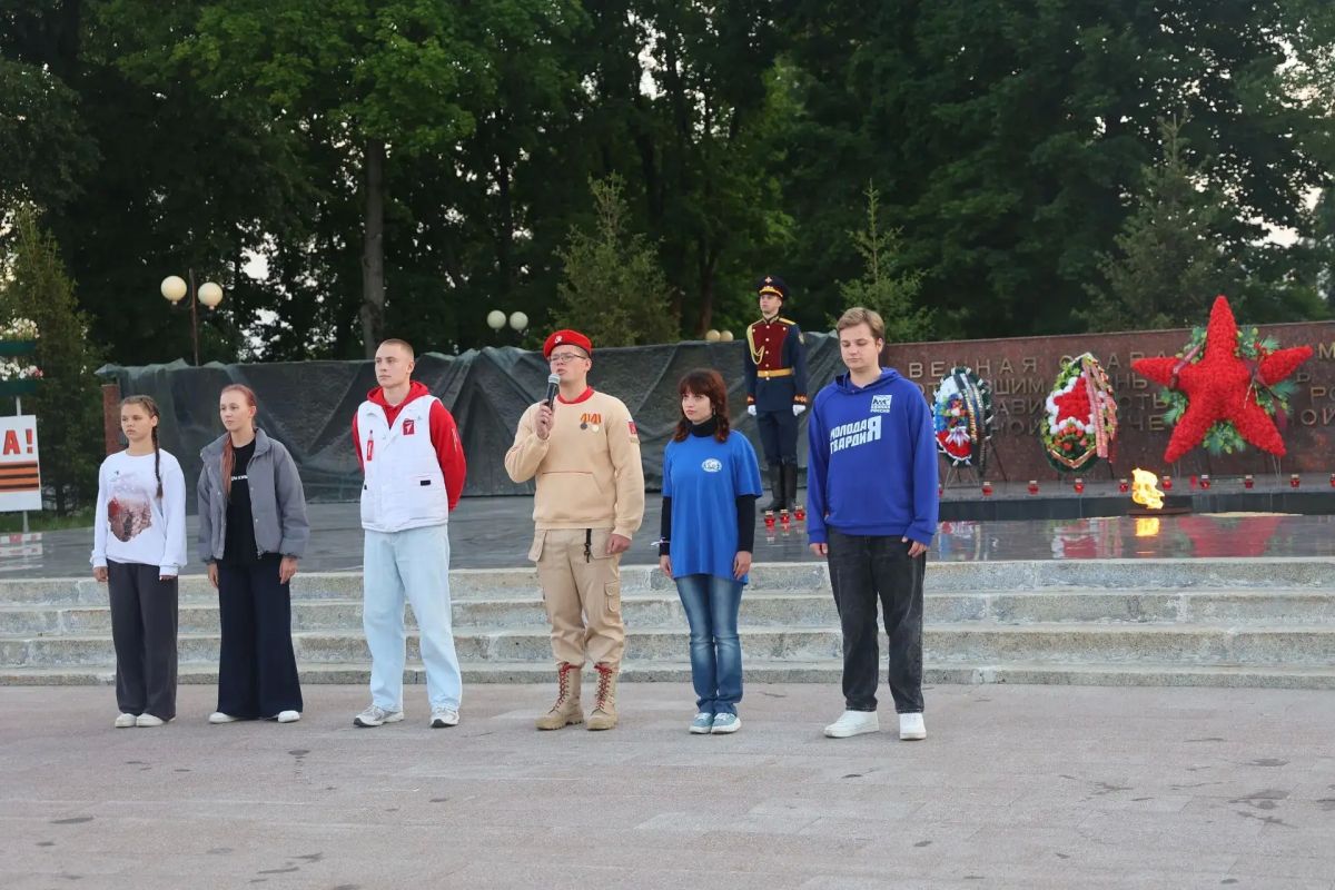 Сегодня в 4 часа утра на площади Победы во Владимире прошла траурная церемония, посвященная Дню памяти и скорби Сегодня в 4 часа утра на площади Победы во Владимире прошла траурная церемония, посвященная Дню памяти и скорби