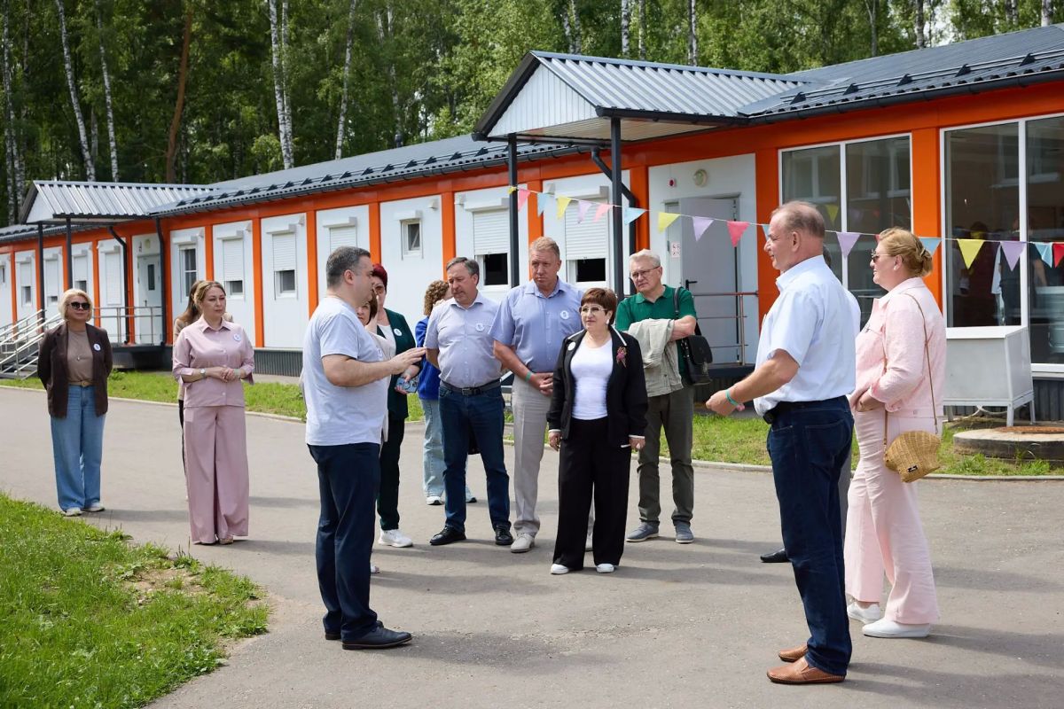 Председатель Законодательного Собрания Владимирской области Ольга Хохлова провела встречу с делегацией Ивановской областной Думы, в рамках которой для гостей была организована ознакомительная поездка в детский... Председатель Законодательного Собрания Владимирской области Ольга Хохлова провела встречу с делегацией Ивановской областной Думы, в рамках которой для гостей была организована ознакомительная поездка в детский...