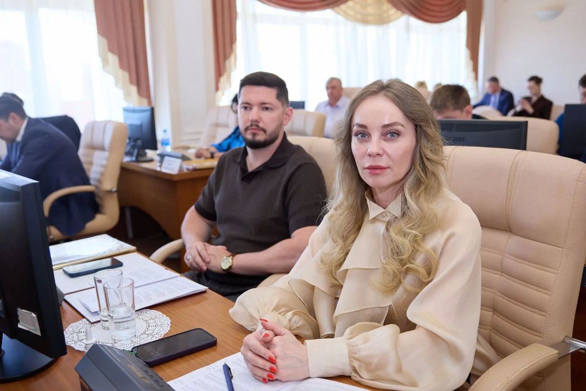 В рамках «Правительственного часа» депутаты Законодательного Собрания обсудили доклад Министра молодёжной политики Елены Яниной о работе по достижению национальных целей развития в молодёжной сфере В рамках «Правительственного часа» депутаты Законодательного Собрания обсудили доклад Министра молодёжной политики Елены Яниной о работе по достижению национальных целей развития в молодёжной сфере