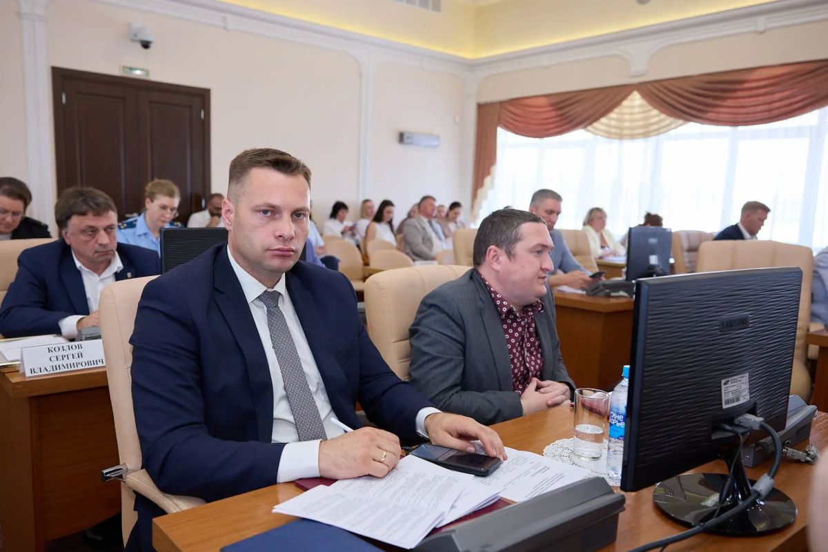 В рамках «Правительственного часа» депутаты Законодательного Собрания обсудили доклад Министра молодёжной политики Елены Яниной о работе по достижению национальных целей развития в молодёжной сфере В рамках «Правительственного часа» депутаты Законодательного Собрания обсудили доклад Министра молодёжной политики Елены Яниной о работе по достижению национальных целей развития в молодёжной сфере